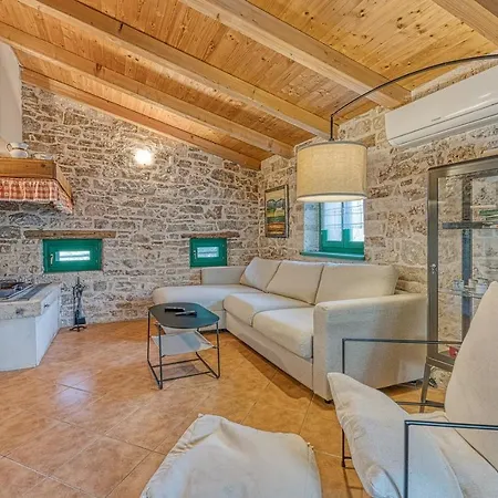 Casa Helena With Whirlpool Ferienhaus